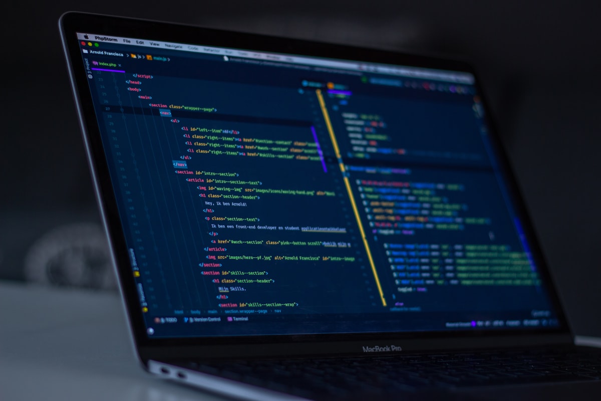 Minh họa chủ đề: thiết kế website bằng AI cho cửa hàng bán lẻ tại Hạ Long